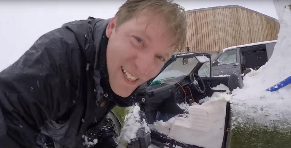 Evo kako napraviti ogromnog snjegovića u autu
