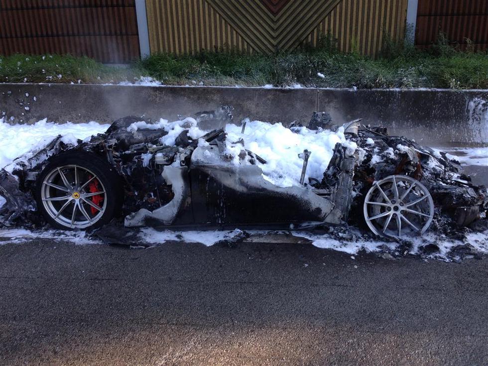 Prizor za plakanje: Vrlo rijedak Ferrari F12 tdf potpuno izgorio na Autobahnu