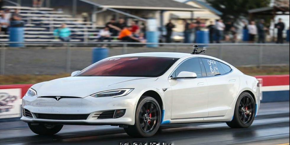 Ovako Tesla S P100D "razvaljuje" konkurenciju na ilegalnim uličnim utrkama