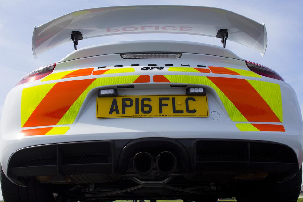 Britanska policija u flotu uvrstila Porsche Cayman GT4