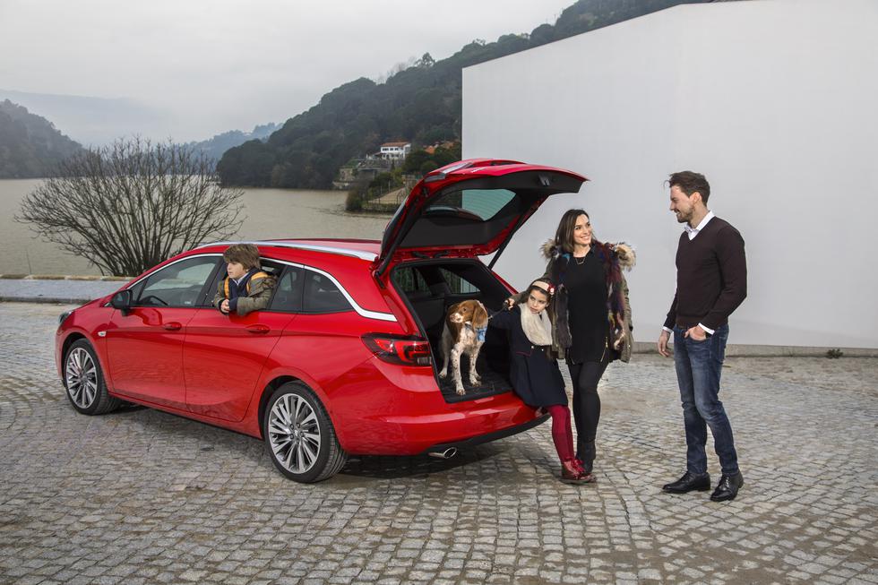 Opel Astra Sports Tourer - za mamu, tatu, psa i kravatu