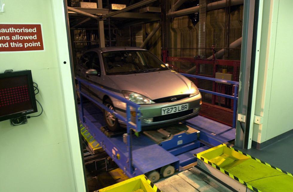 Nakon 15 godina u napuštenoj garaži nađeni "zarobljeni" auti 