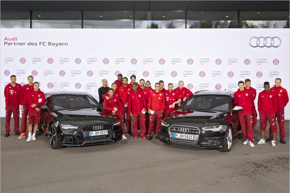 Nogometaši u sponzorskim automobilima marke Audi
