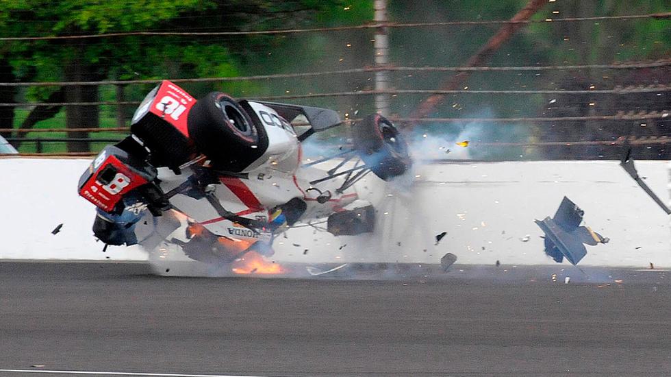 Stravični prizori na IndyCaru: Brzinom preko 350 km/h zabio se u betonski zid!
