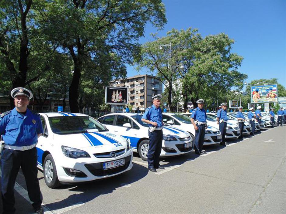 Crnogorski policajci preuzeli Opel Astre J | Author: MUP Crne Gore