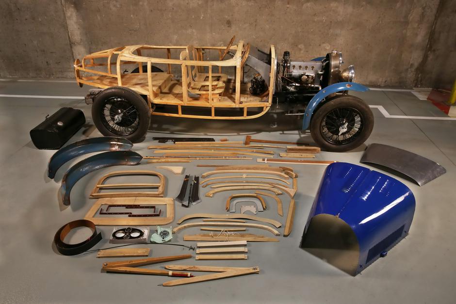 U štali pronađeno tri vrlo rijetka Bugattija, a sada kreću i na aukciju | Author: carscoops