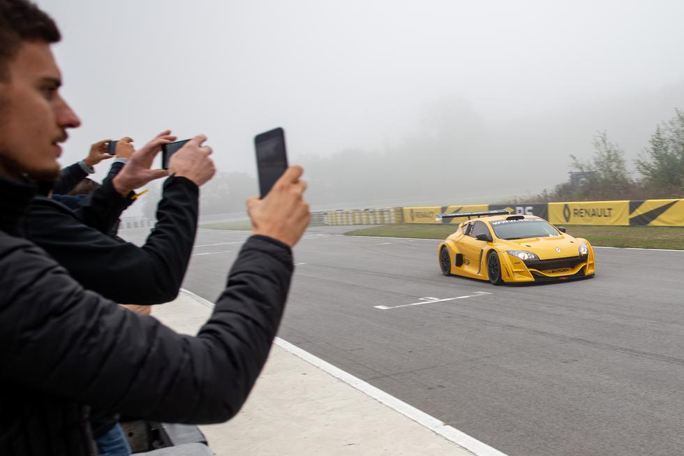 Adrenalin i zabava na stazi: Održan Renault RS Track Day