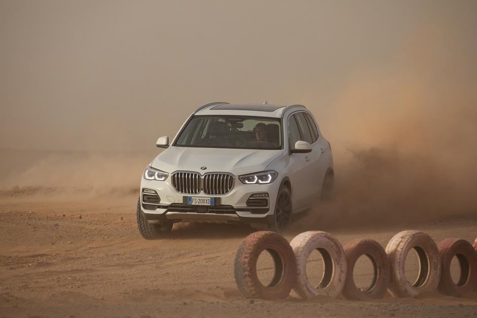 BMW rekreirao poznatu Monzu u Sahari kako bi predstavio novi X5 | Author: BMW
