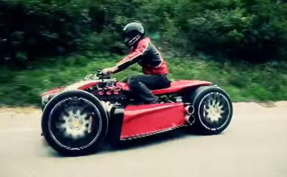 Monstruozni quad leti s motorom Ferrarija
