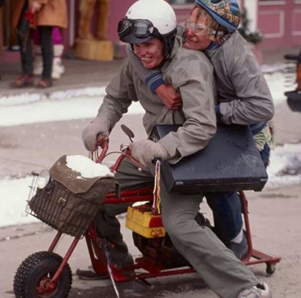 Motocikl iz legendarnoga filma "Glup i gluplji" prodan na aukciji
