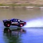 Ovaj nevjerojatan autić vozi po vodi bez pomoći specijalnih efekata