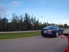 Tesla S P100D vs. Lamborghini Huracan - utrka