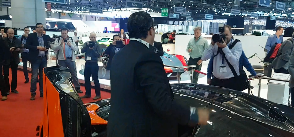 Vozač Koenigsegga Agera "slučajno" zalutao u halu i tražio pomoć