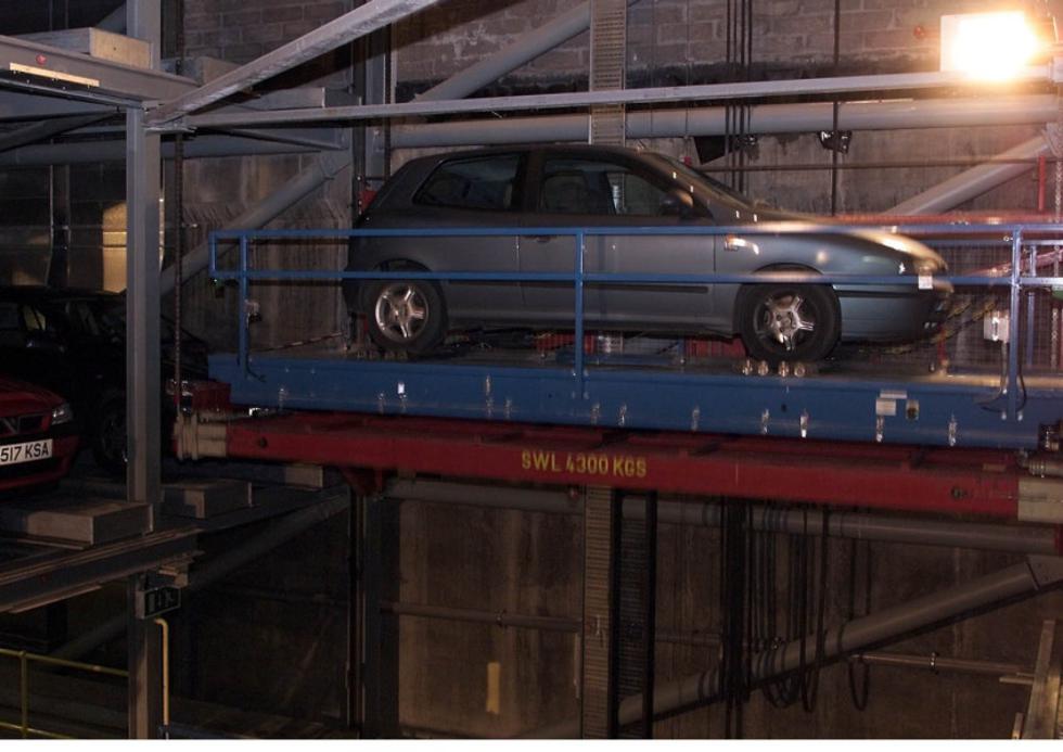 Nakon 15 godina u napuštenoj garaži nađeni "zarobljeni" auti 