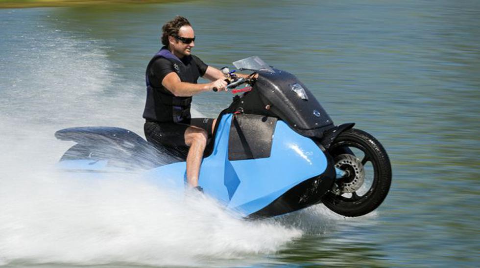 Amfibija koja vozi kao motocikl, a po vodi kao vodeni skuter