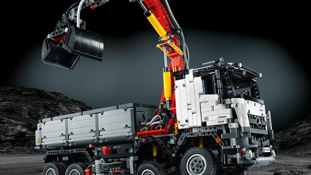 LEGO TECHNIC MERCEDES-BENZ AROCS 3245
