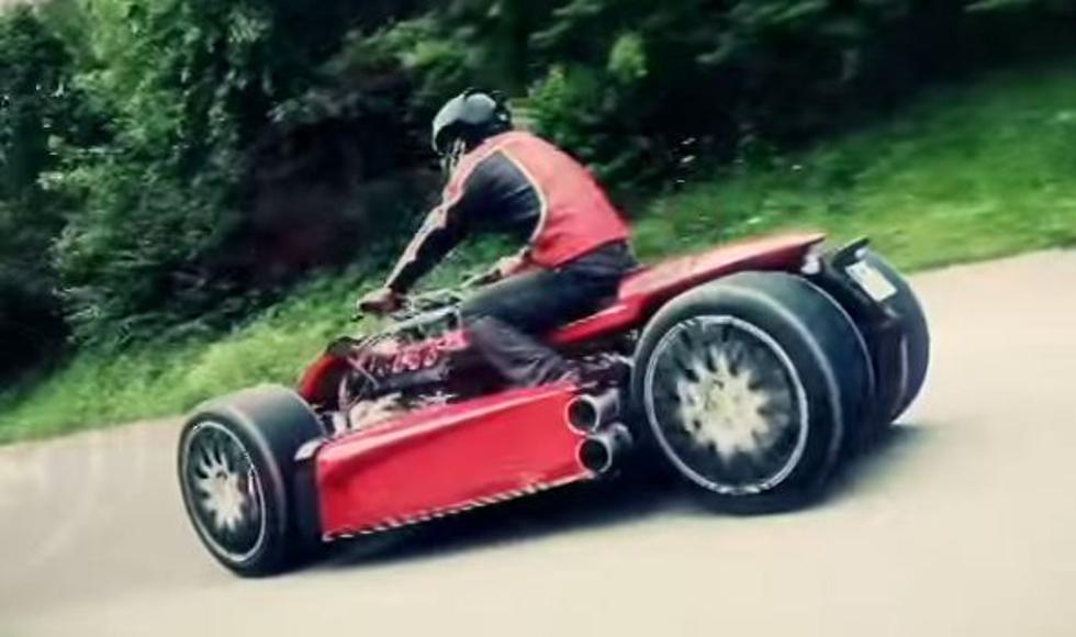Monstruozni quad leti s motorom Ferrarija