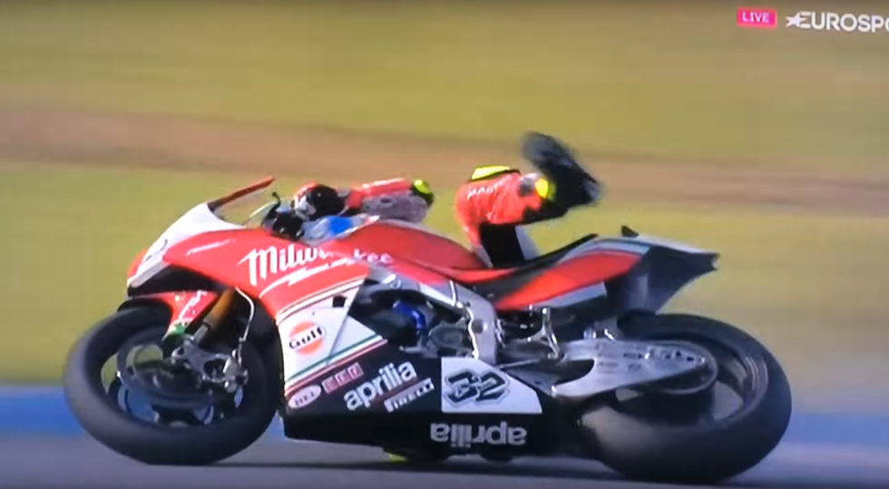 Talijanski motociklist Lorenzo Savadori doživio težak pad na utrci 