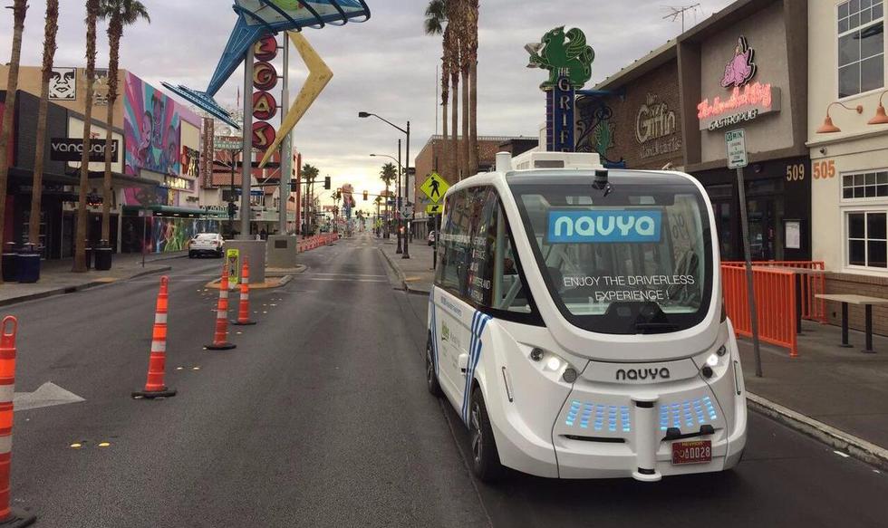 Las Vegas: Autobus bez vozača već u prvoj vožnji sudario se s kamionom