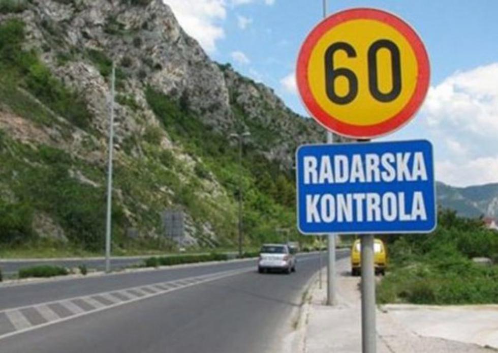 BiH: Vozač Mercedesa zaustavio se pa razbio i bacio policijski radar