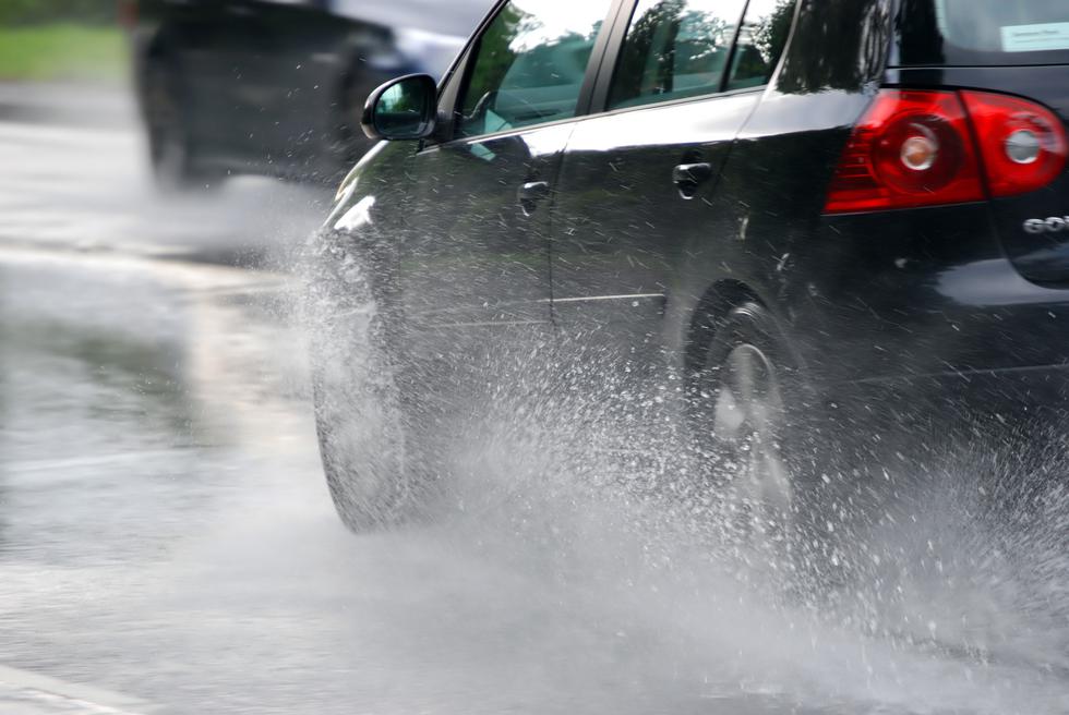 Bojite se voziti po kiši? Ovih nekoliko jednostavnih savjeta pomoći će vam