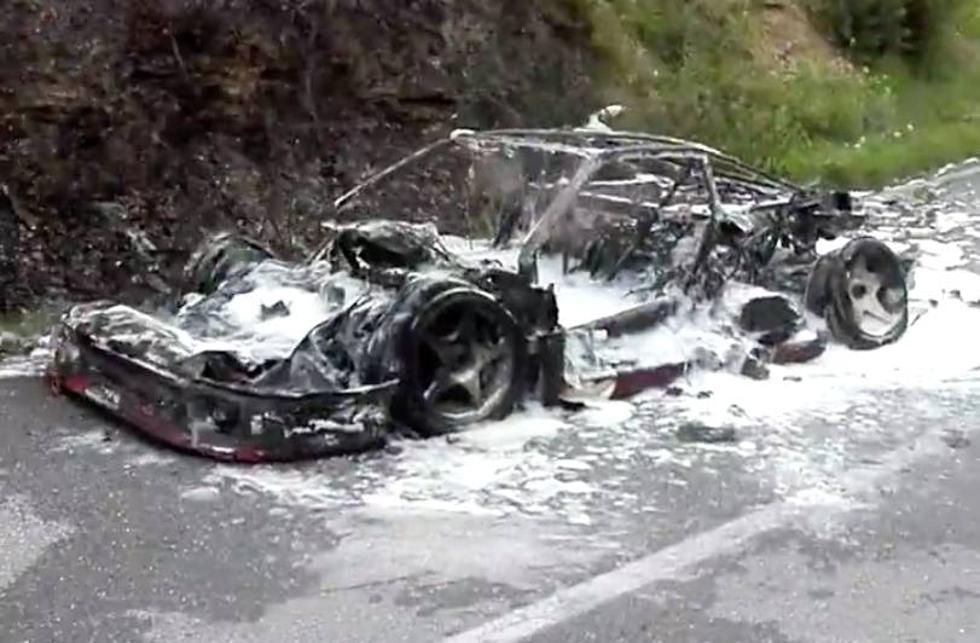 Jedan od samo 8 mitskih Ferrarija F40 Prototype potpuno izgorio u požaru!