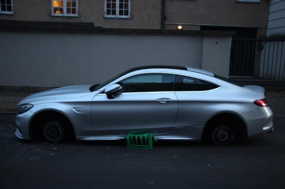 Balkanska posla: Mercedes-Benz C63 AMG pronađen na gajbama