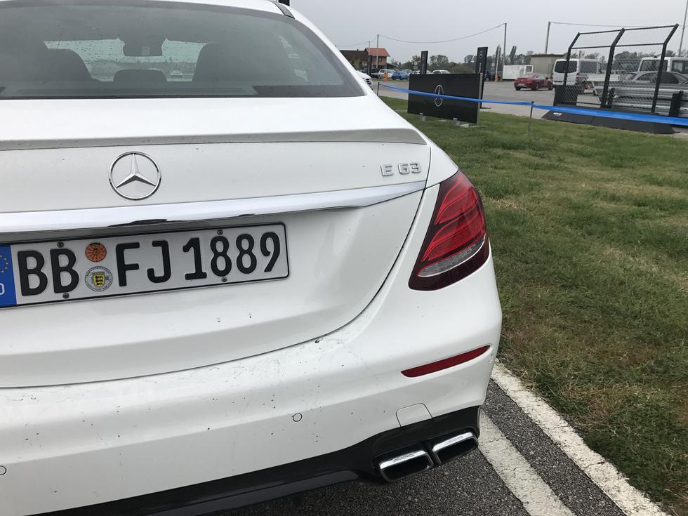 Na poligonu Oryx isprobali smo nove Mercedese i "zvjerski" E63 AMG s 585 KS!