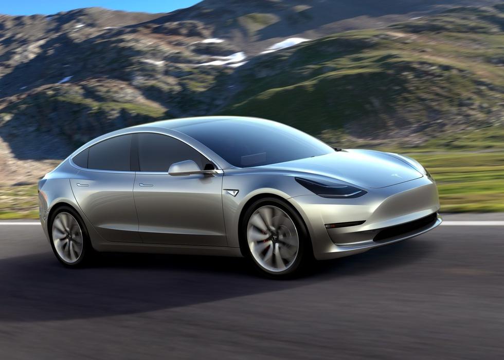Musk otkrio da sada svaki novi Teslin auto može voziti sam