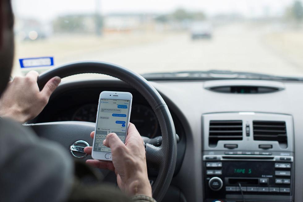 Vožnja i mobitel: Pitanje od društvenoga značaja