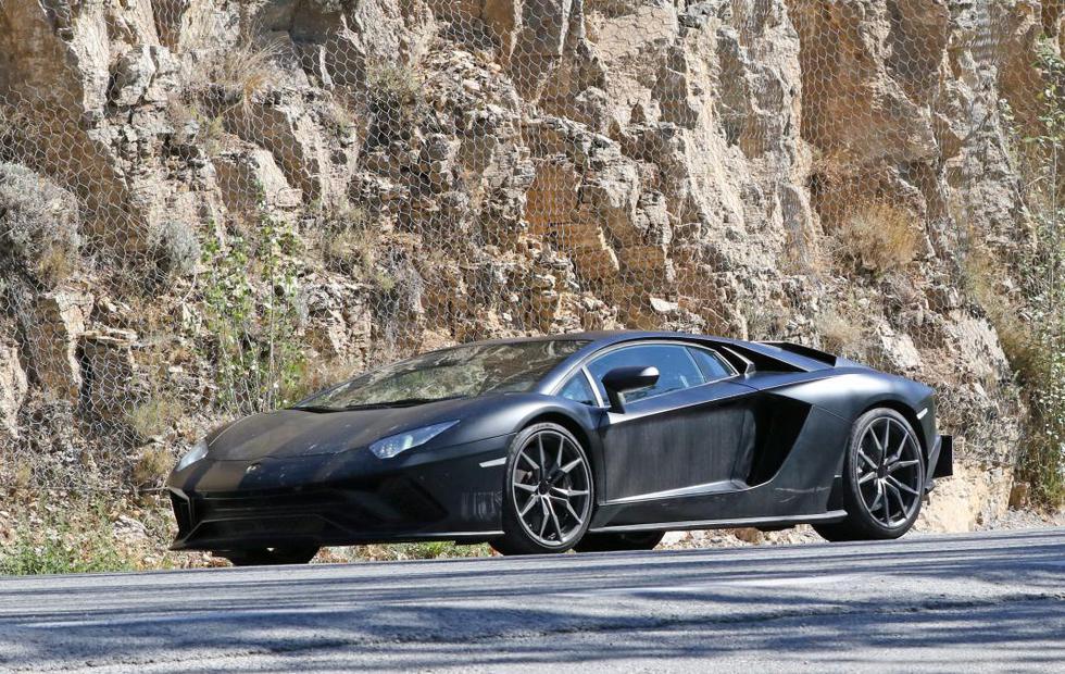 Lamborghini Aventador Performante? Dva nova prototipa "uhvaćena" u vožnji