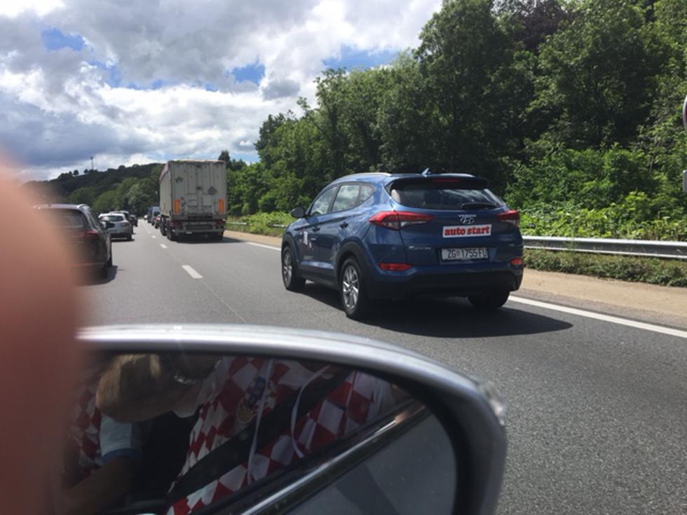 Razbijeno 50 HR auta u Saint Etiennu - naši Hyundaiji neokrznuti već u Hrvatskoj