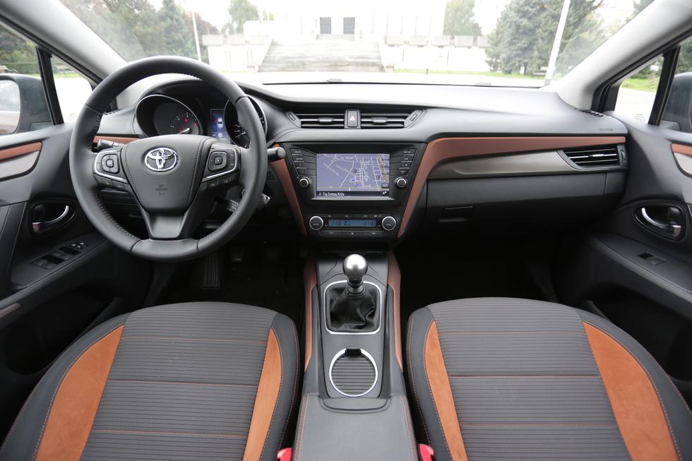 Toyota Avensis 2.0 D-4D Style: Sigurnost i udobnost u prvom su planu