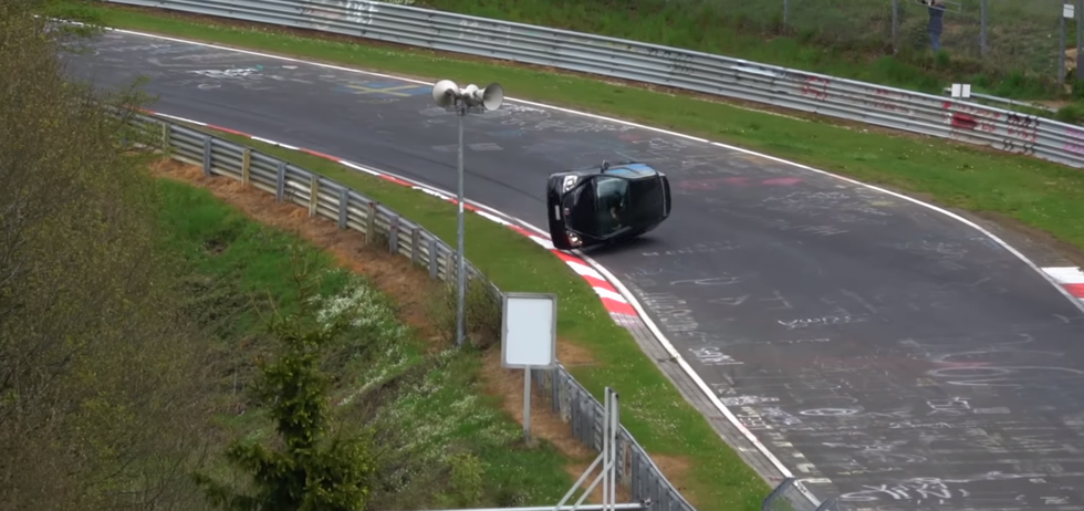 Neobična nesreća na Nürburgringu: Honda Civic Type R završila na krovu
