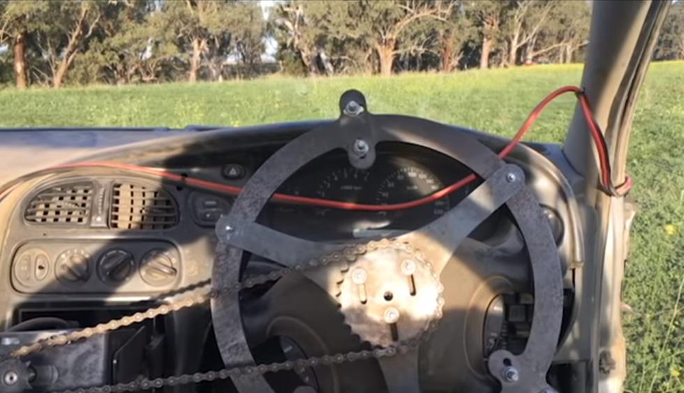 VIDEO: Autom koji je našao na otpadu upravlja daljinski ili sa zadnjega sjedala