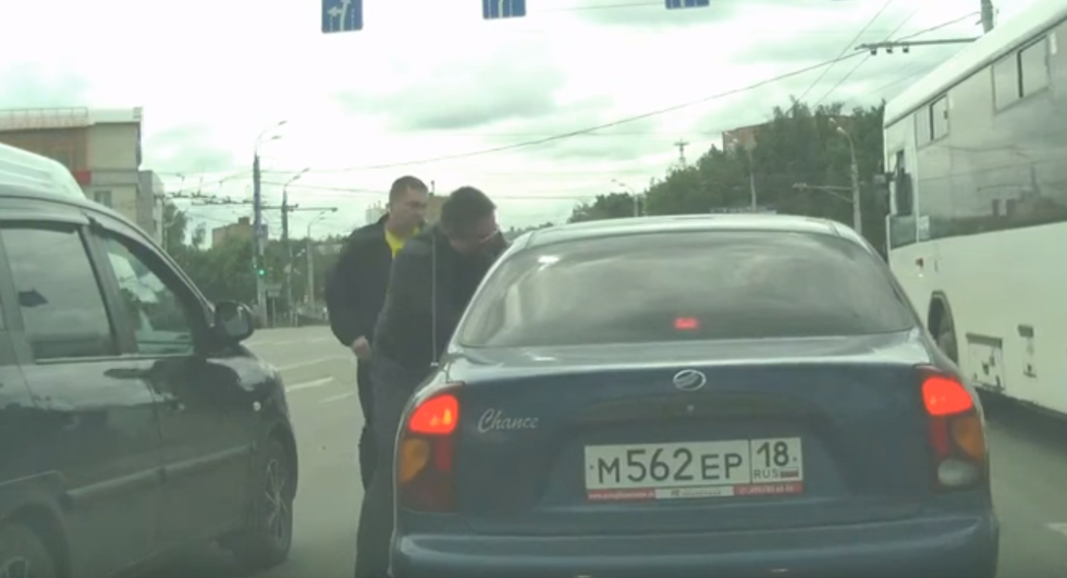VIDEO: Ovako izgleda kad vozači u Rusiji uzmu pravdu u svoje ruke
