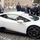 Papa Franjo na poklon dobio Lamborghini koji juri preko 300 km/h