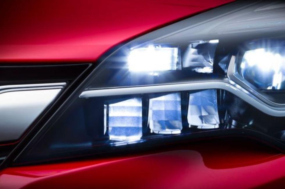 Nova Astra ima svjetla IntelliLux s LED matricom