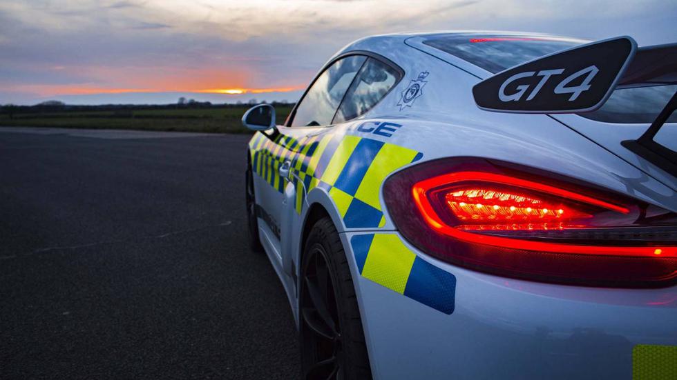 Britanska policija u flotu uvrstila Porsche Cayman GT4