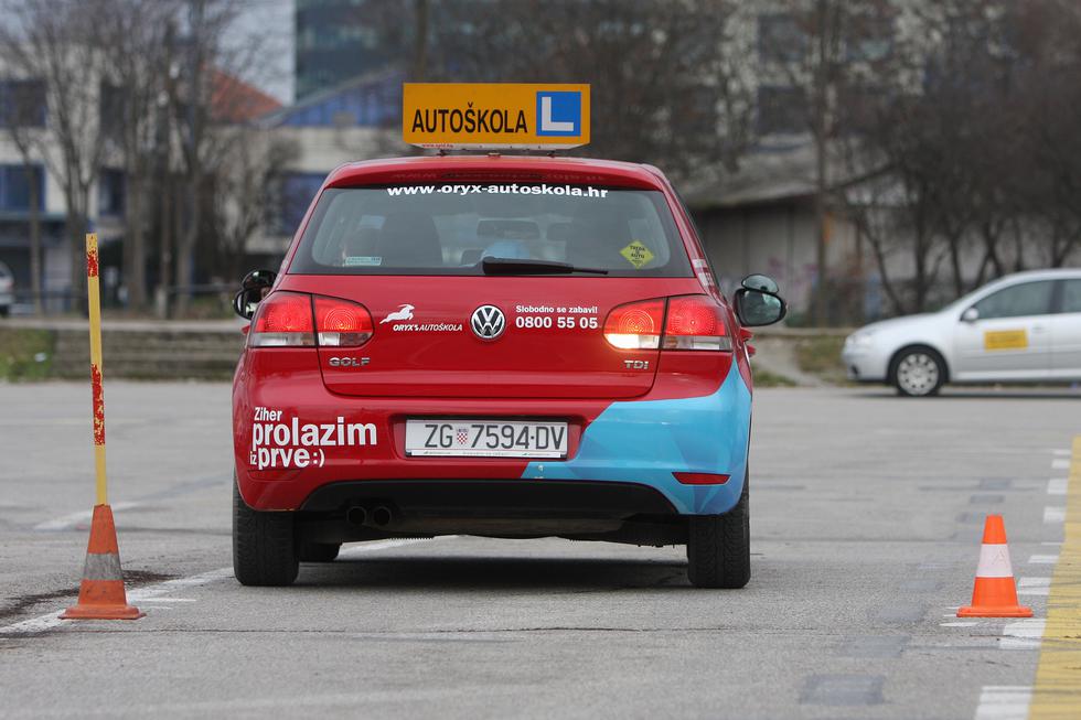 Dalmatincima se isplati u autoškolu doći u Zagreb