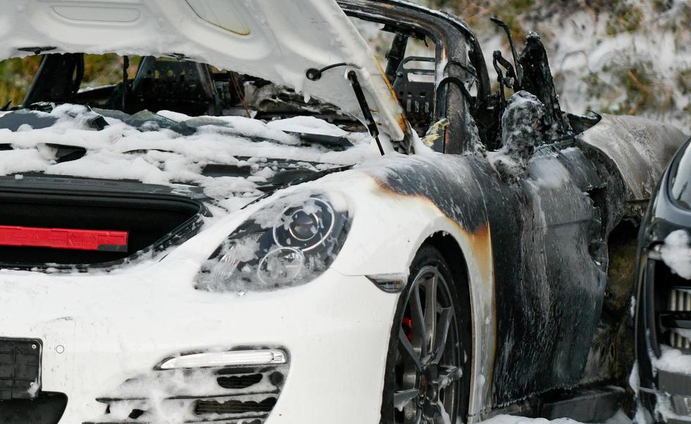 Podmetnuti požar? U Hamburgu 'misteriozno' izgorjelo 12 Porschea