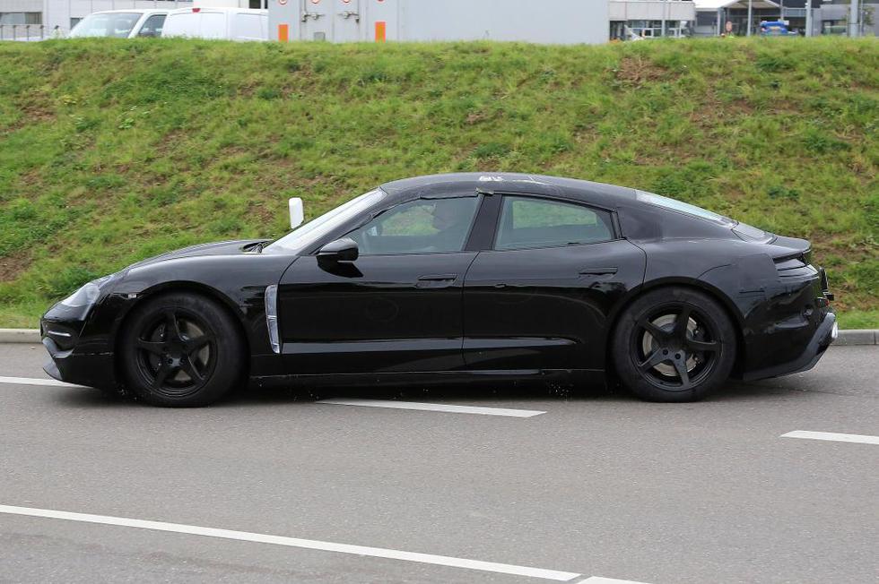 Top secret: Porscheov električni Mission E "uhvaćen" na cesti
