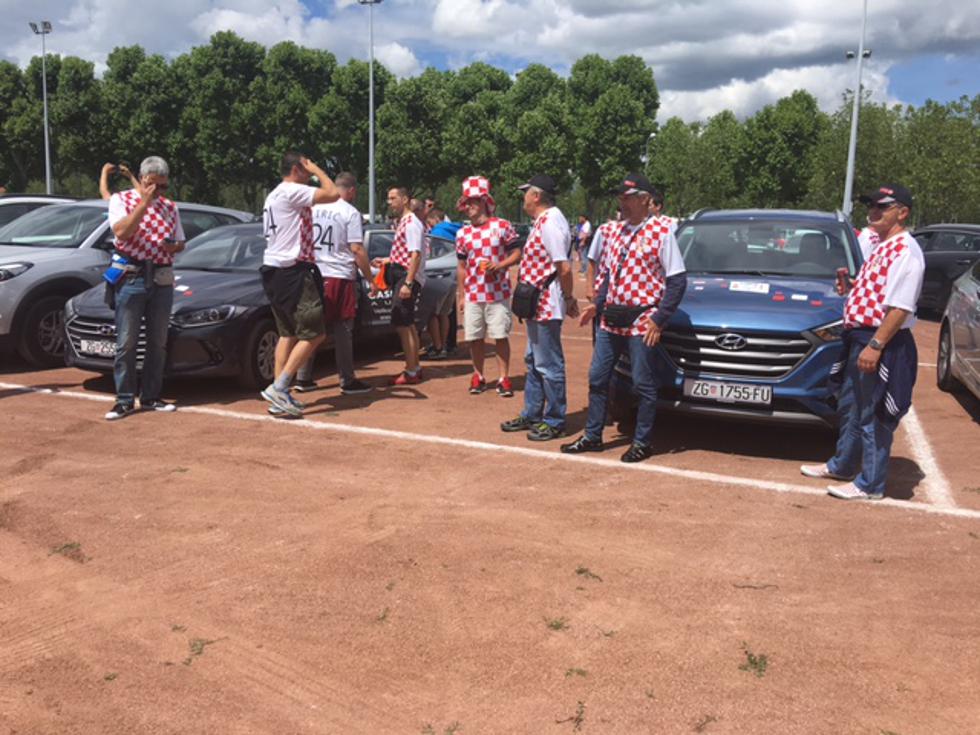 Razbijeno 50 HR auta u Saint Etiennu - naši Hyundaiji neokrznuti već u Hrvatskoj