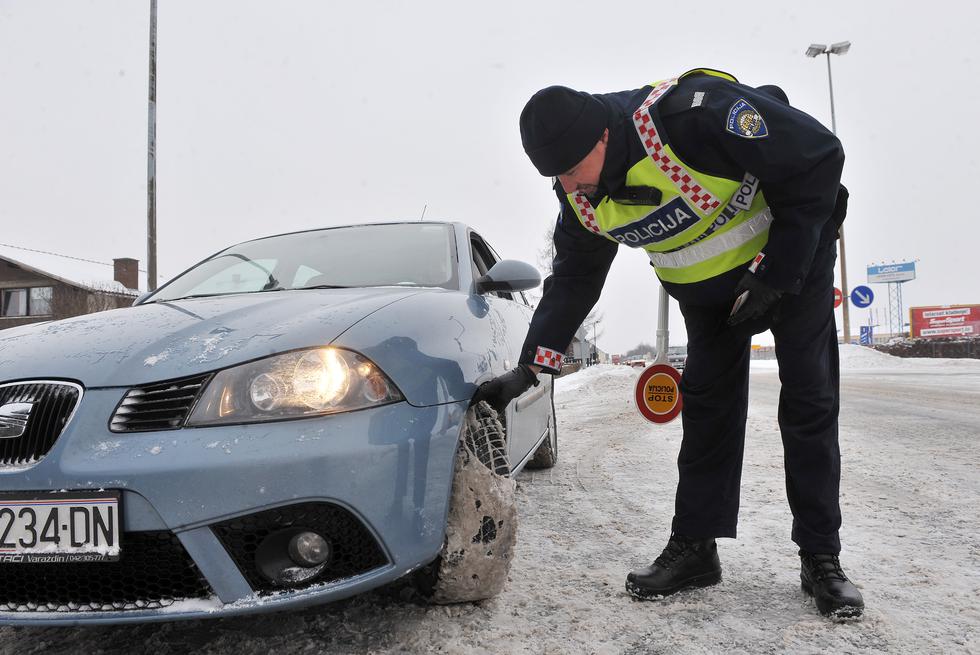 Vozite po snijegu samo s propisanom zimskom opremom
