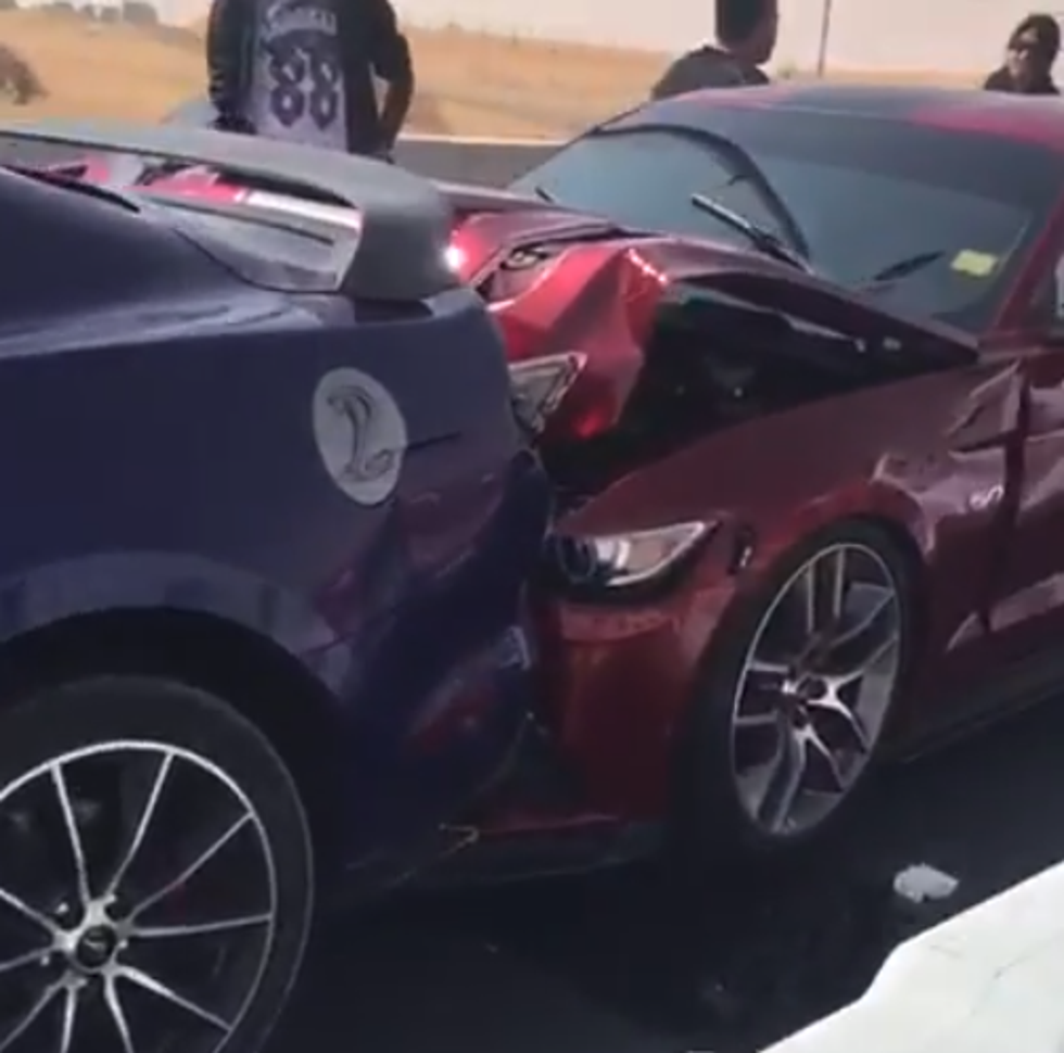 VIDEO: Šest Mustanga skončalo u neobičnom lančanom sudaru