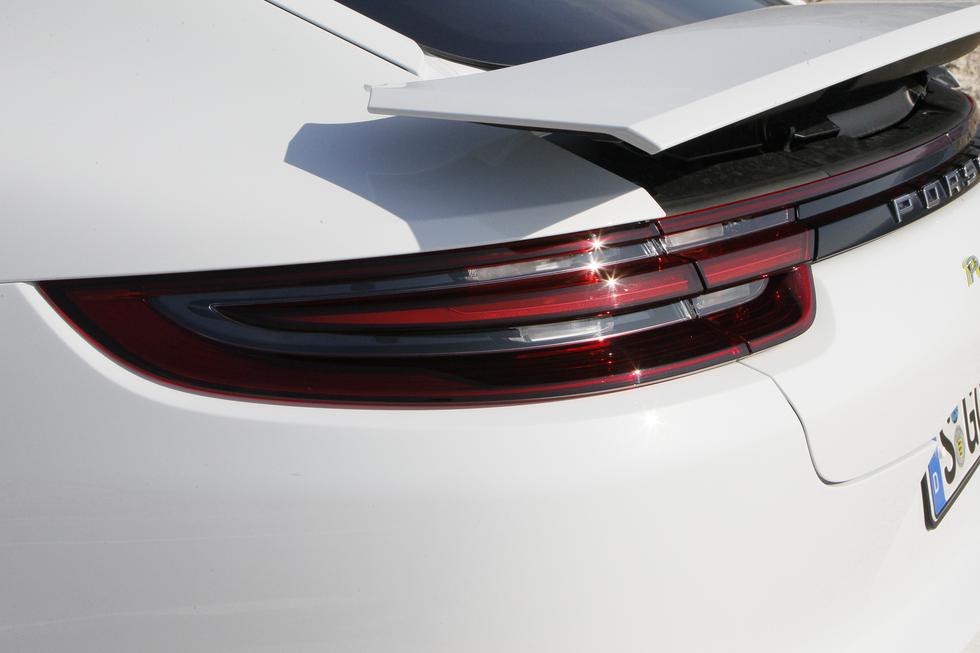 Porsche Panamera Sport Turismo: Maksimalan luksuz i pri 300 na sat