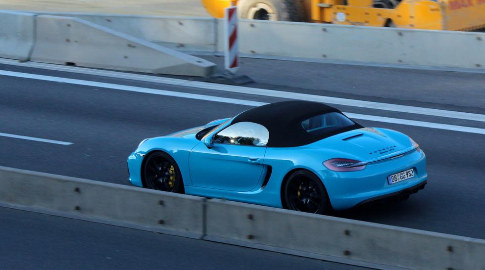 Baka uhvaćena u prekršaju: Porscheom se vozila 240 km/h jer nije mogla spavati