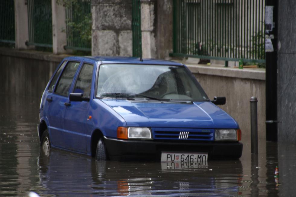 Savjetujemo: Što učiniti kada vam obilne kiše poplave automobil? 