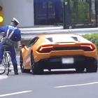 VIDEO: Ono kad voziš Lamborghini i zaustavi te policajac na biciklu