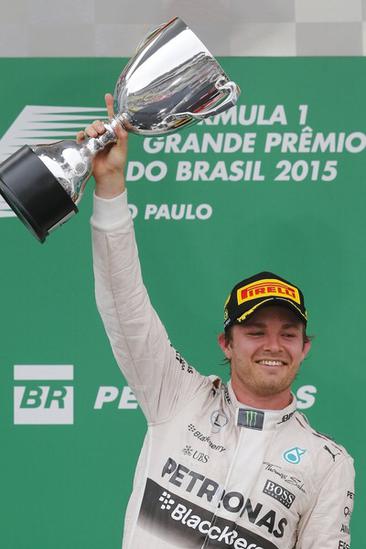 Nico Rosberg je izdržao napade Lewisa i pobijedio na VN Brazila
